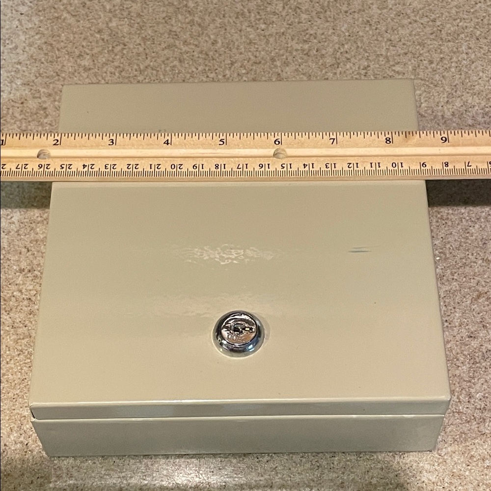 Metal Lock Box with 2 Keys